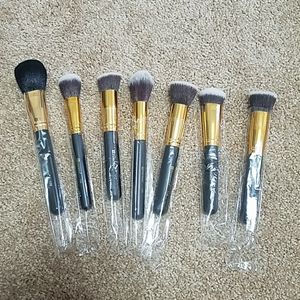 BH cosmetic brushes